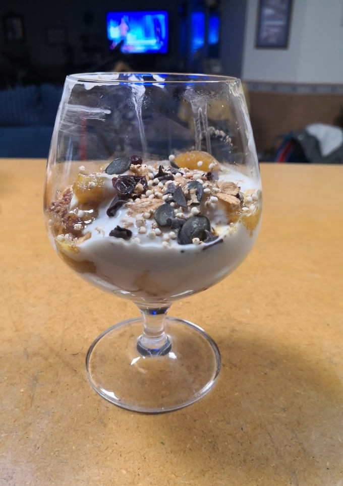 Una foto de Copa de yogurt y plátano