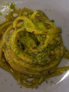 Foto di Dentro alla scatola - Fettuccine al tartufo con pesto di pistacchi e zafferano