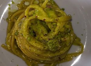 Foto di Dentro alla scatola - Fettuccine al tartufo con pesto di pistacchi e zafferano