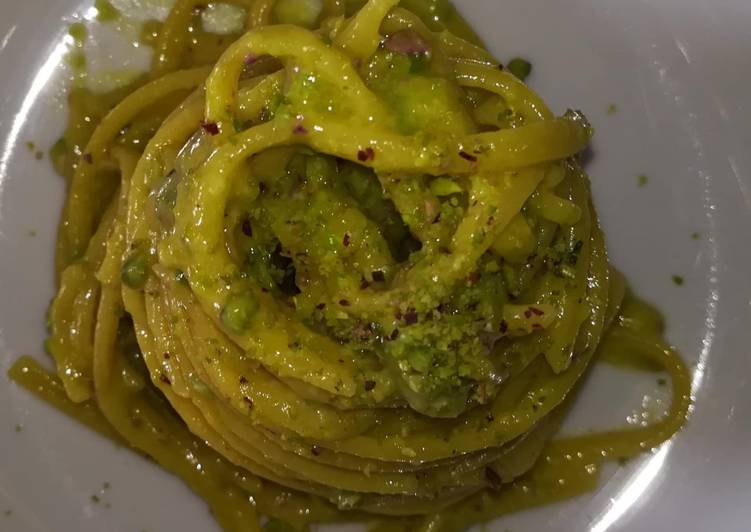 Dentro alla scatola - Fettuccine al tartufo con pesto di pistacchi e zafferano