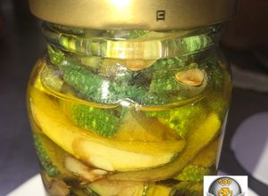 Una foto de Zucchini en escabeche