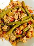 Spicy tuna with tomatoes, green beans, and chick peas