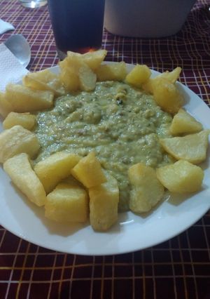 Una foto de Guiso zapallitos italianos con papas doradas