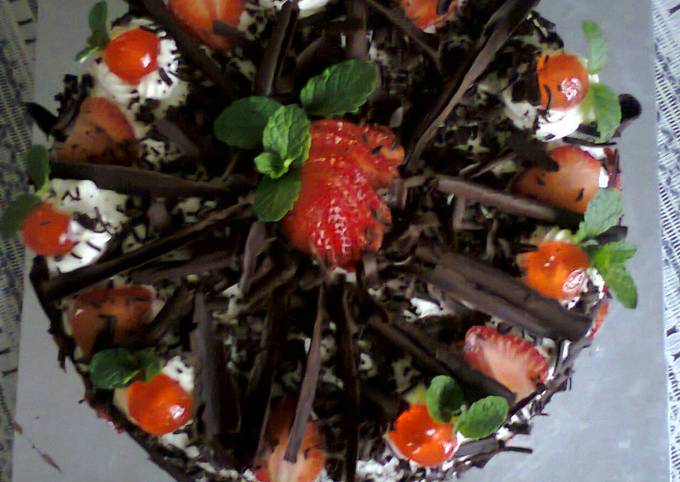 Recipe of Super Quick Black Forest Cake# festivecontest _Kisumu