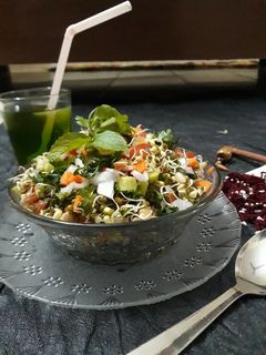 મગ ચાટ (Moong Chaat Recipe In Gujarati) રેસીપી મુખ્ય ફોટો