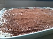 Una foto de postre borracho con chocolatada