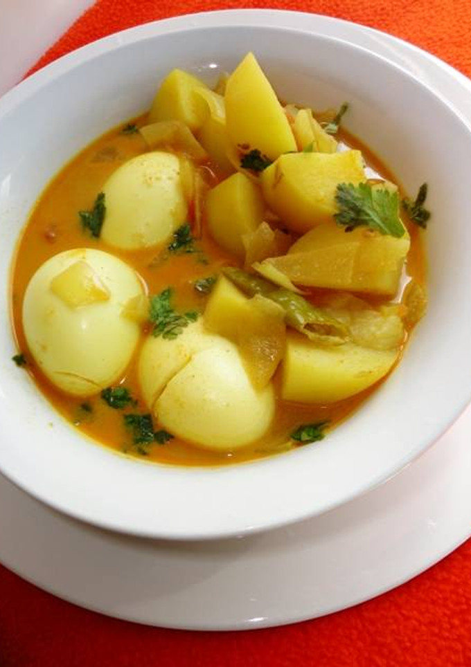 முட்டை உருளைக்கிழங்கு கறி செய்முறை முக்கிய புகைப்படம்