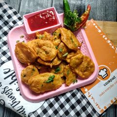 A picture of Aloo Ke Pakoray.