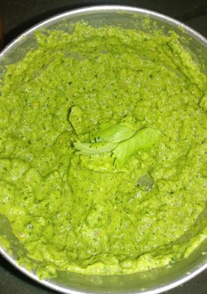 લીલી ચટણી કોથમીરની (Coriander chutney recipe in Gujarati) રેસીપી મુખ્ય ફોટો