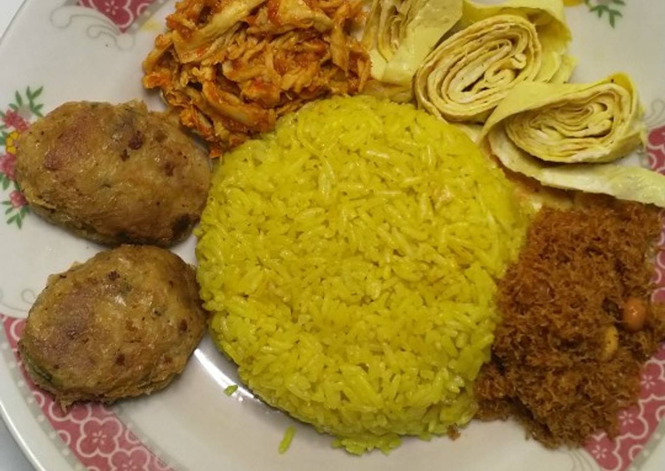 Nasi kuning bumbu Racik