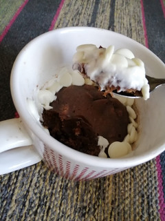 Una foto de Mug cake húmedo de chocolate 🍫