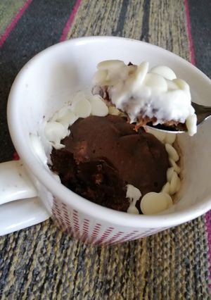 Una foto de Mug cake húmedo de chocolate 🍫
