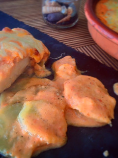 Una foto de Bacalao en salsa gratinado con patatas y toque de eneldo