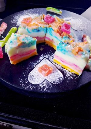 रेनबो मिल्क जेली (rainbow milk jelly recipe in Hindi) रेसिपी मुख्य फोटो