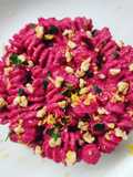 Pasta rosa con noci, prezzemolo e limone
