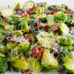 A picture of Parmesan Bacon Brussels Sprouts.