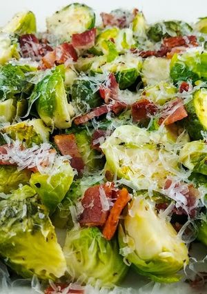 A picture of Parmesan Bacon Brussels Sprouts.