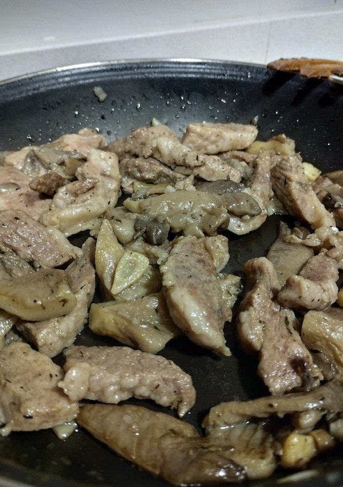 Una foto de 🍲 Secreto y setas al ajillo