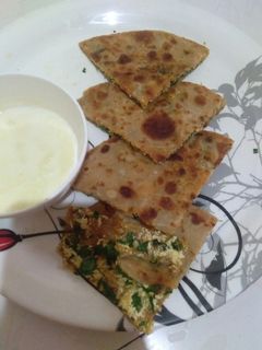 पालक चीज़ पराठा (Palak cheese paratha recipe in Hindi) रेसिपी मुख्य फोटो