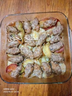 صورة لوصفة صينية بطاطا بالخضر والكفتة في الفرن، سريعة التحضير مع بنة لا تقاوم😋