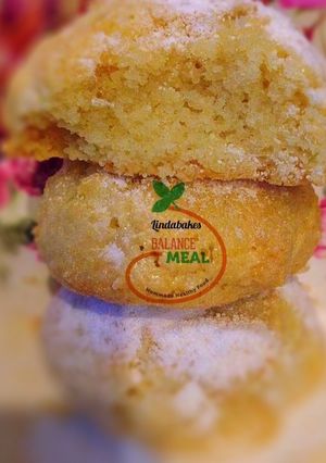 Hình của món Amaretti - bánh hạnh nhân kiểu Ý.