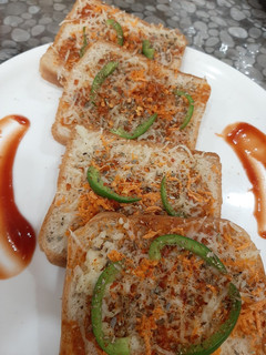 A picture of Pizza Toast.