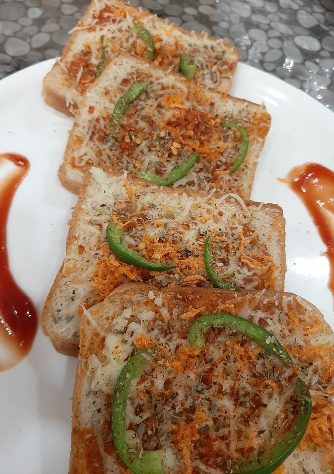 A picture of Pizza Toast.