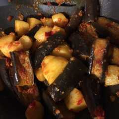 รูปของ Terong dan kentang balado spesial