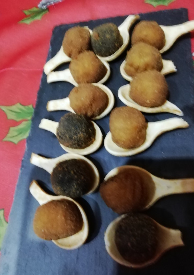 Una foto de Albóndigas de distintos sabores en cucharitas