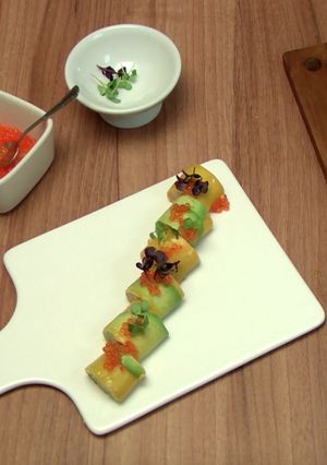 Foto principal de Rollo de mango y aguacate con cangrejo
