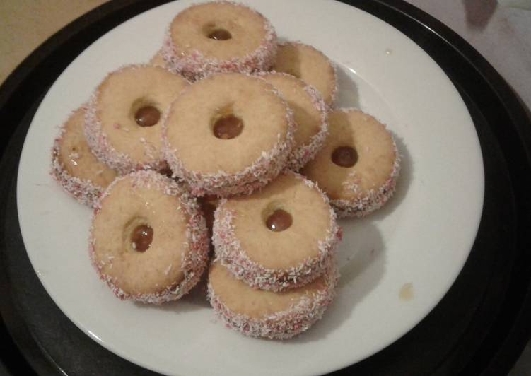 Jam tarts with coconut