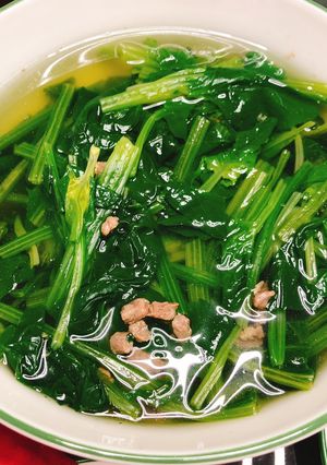 Hình của món Cải bó xôi nấu thịt bò.