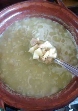Una foto de Criadillas de toro en salsa verde con papas