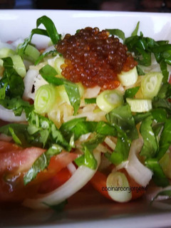 Una foto de Ensalada de tomate con queso curado
