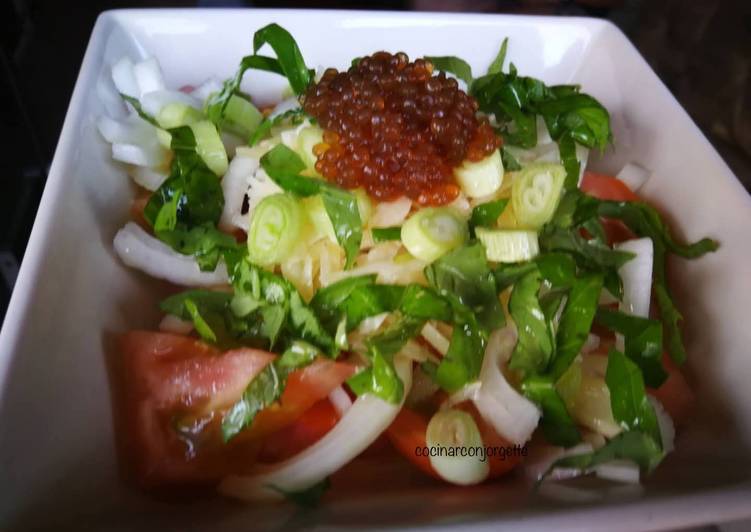 Ensalada de tomate con queso curado