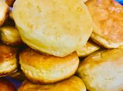 Una foto de scones de yogurt