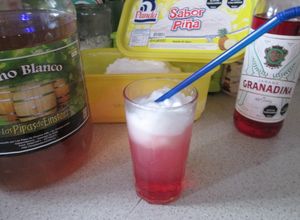 Una foto de Terremoto (Trago típico chileno para Fiestas Patrias)