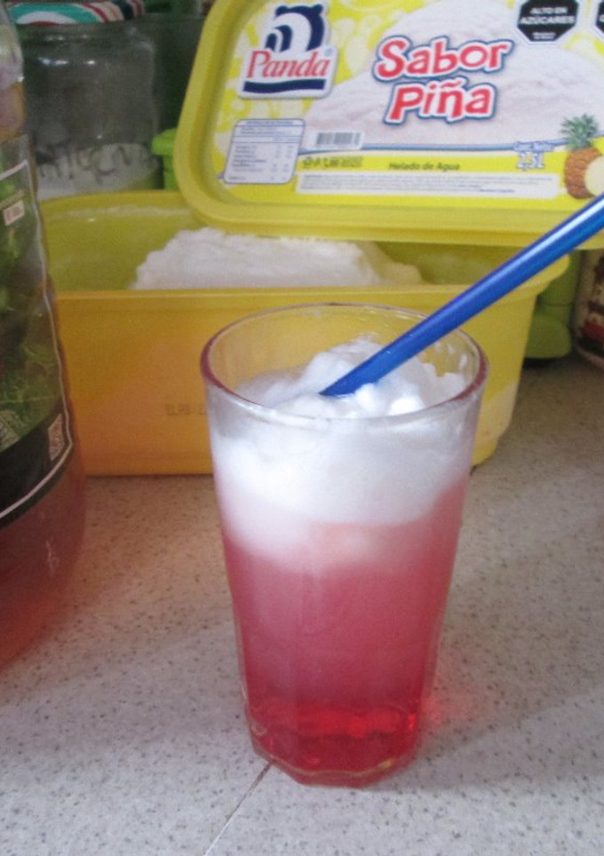 Una foto de Terremoto (Trago típico chileno para Fiestas Patrias)
