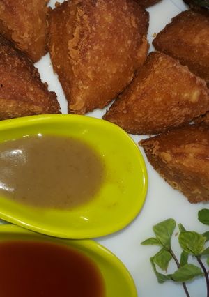 इडली पकौड़ा (Idli Pakoda Recipe In Hindi) रेसिपी मुख्य फोटो