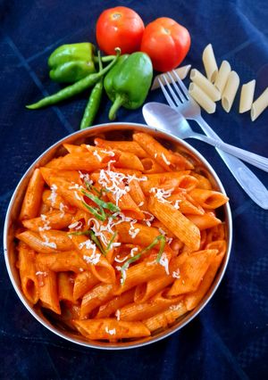रेड सॉस पास्ता(Red Sauce Pasta Recipe in hindi) रेसिपी मुख्य फोटो