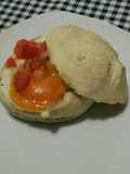 Bollo de pan con huevo