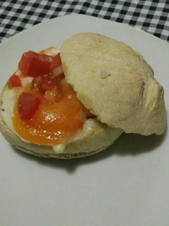 Una foto de Bollo de pan con huevo