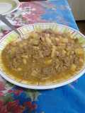 Ensopado de carne moída com batatas e feijão