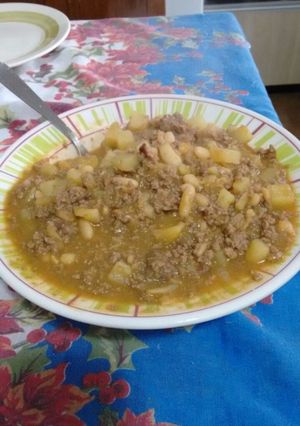 Foto de Ensopado de carne moída com batatas e feijão