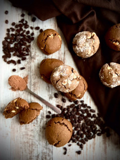 Una foto de Cookies de café y cacao (con chips de chocolate blanco)!!