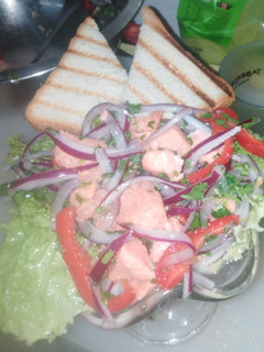 Una foto de Ceviche de salmón individual