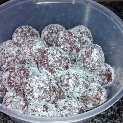 A picture of Ragi Laddoo.