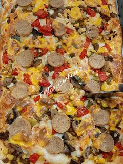 عکسی از دستور پیتزا سوسیس و کالباس