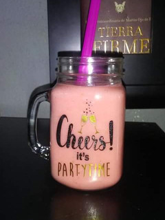 Una foto de Batido de pera, manzana y fresas