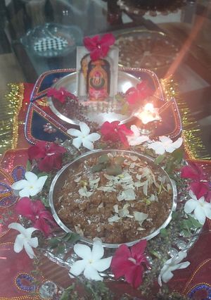 सोजीचा गुळाचा शिरा प्रसाद (sujicha gulacha sheera recipe in marathi) रेसिपी चे मुख्य फोटो 